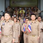 ผู้ว่าฯ กระบี่ นำข้าราชการ ร่วมเคารพธงชาติและร้องเพลงชาติ เนื่องในวันพระราชทานธงชาติไทย